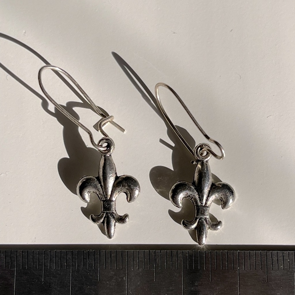 Silver tone fleur dangle earrings